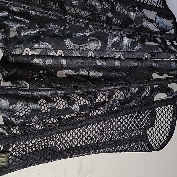 Black Mesh Corset/Bustier - Picture 5 of 8